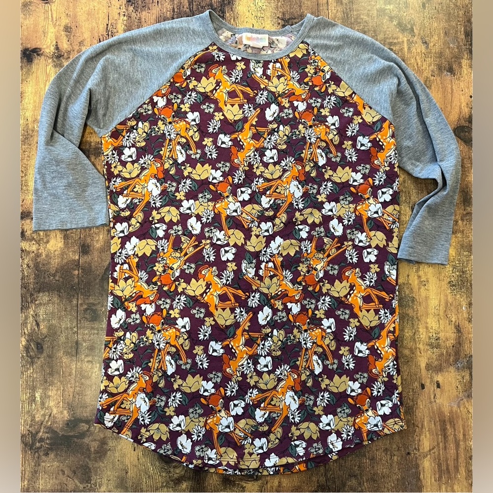 2/$12 🌸 Ladies Bambi Half Sleeve Shirt - Size Small